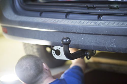Tow bar on car