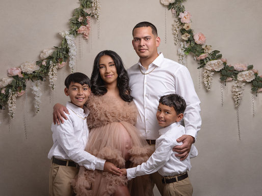 How to Include Your Partner or Kids in Your Reading, Pennsylvania Maternity Photoshoot