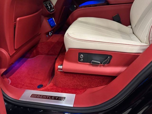 Thumbnail: Bentley BENTAYGA AZURE