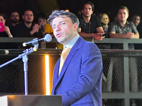 PT entende que críticas de Renan Santos a Flávio "furam a bolha" lulista