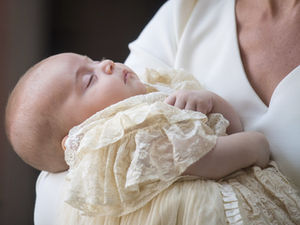 Príncipe Louis, terceiro filho de William e Kate, é batizado