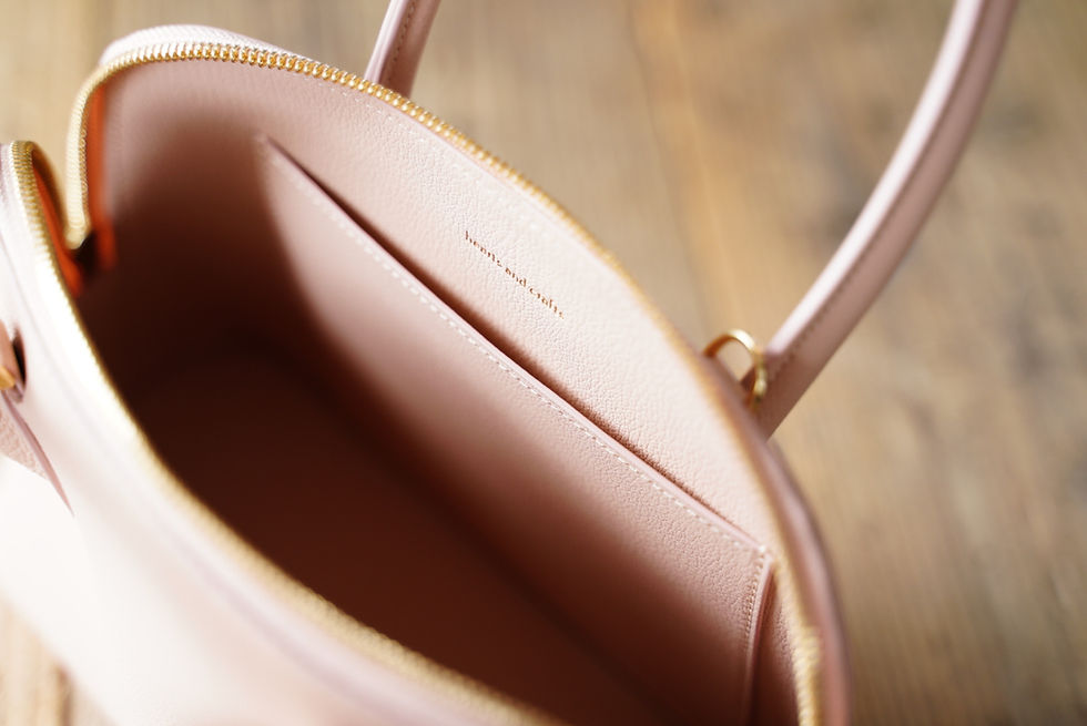 サムネイル： ブガッティ型バッグ