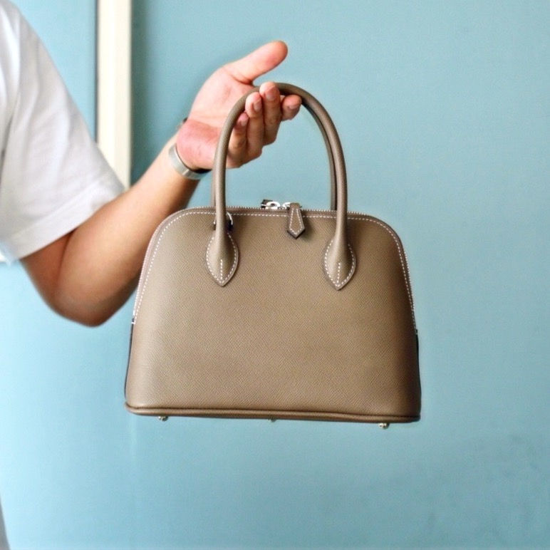 サムネイル： ブガッティ型バッグ