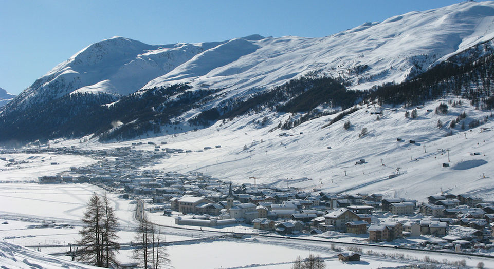 Vista panoramica invernale della valle di Livigno