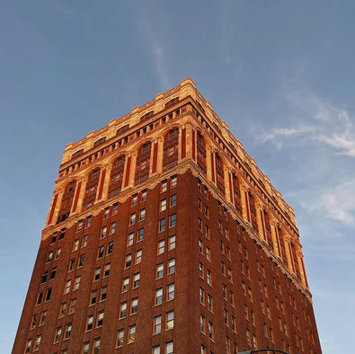 NYC old architecture focused buliding.