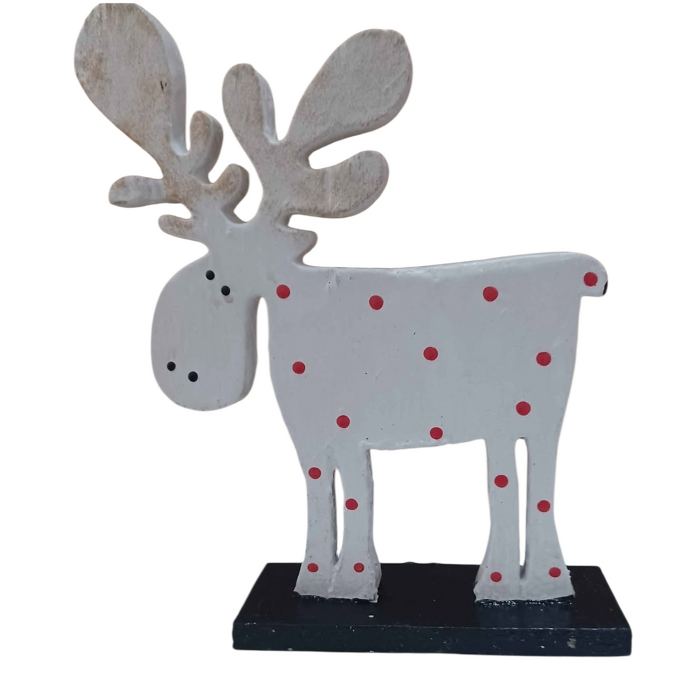 Thumbnail: Wooden moose figures clearing