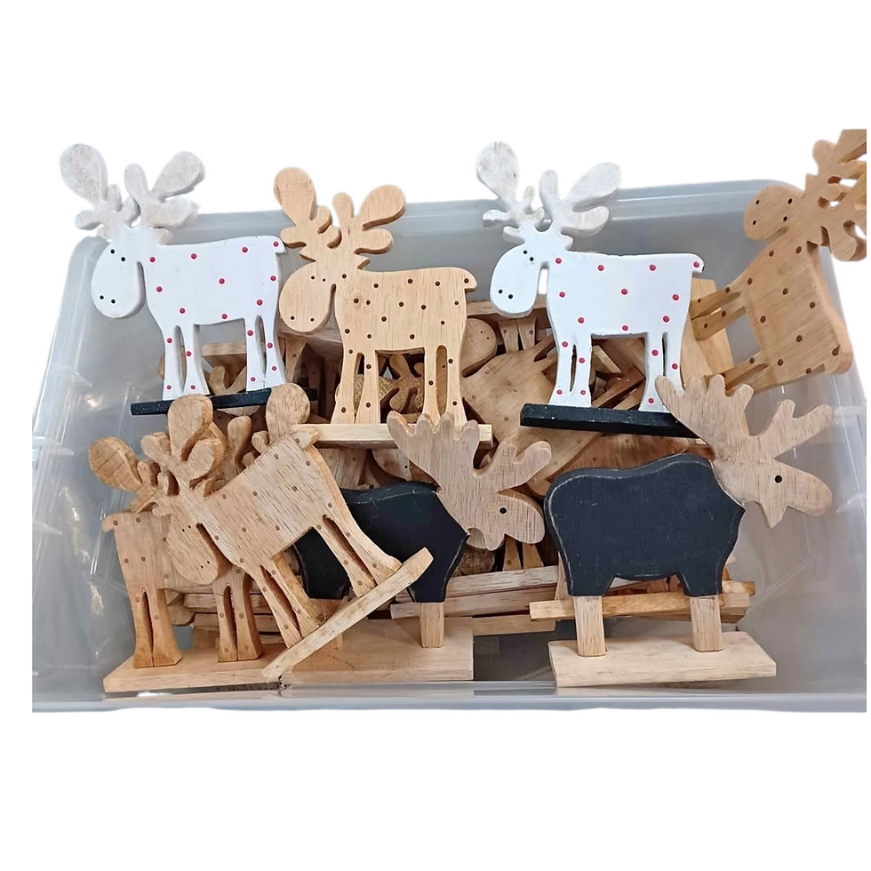 Thumbnail: Wooden moose figures clearing