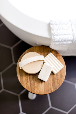 Bathroom design by Laura Design & Co