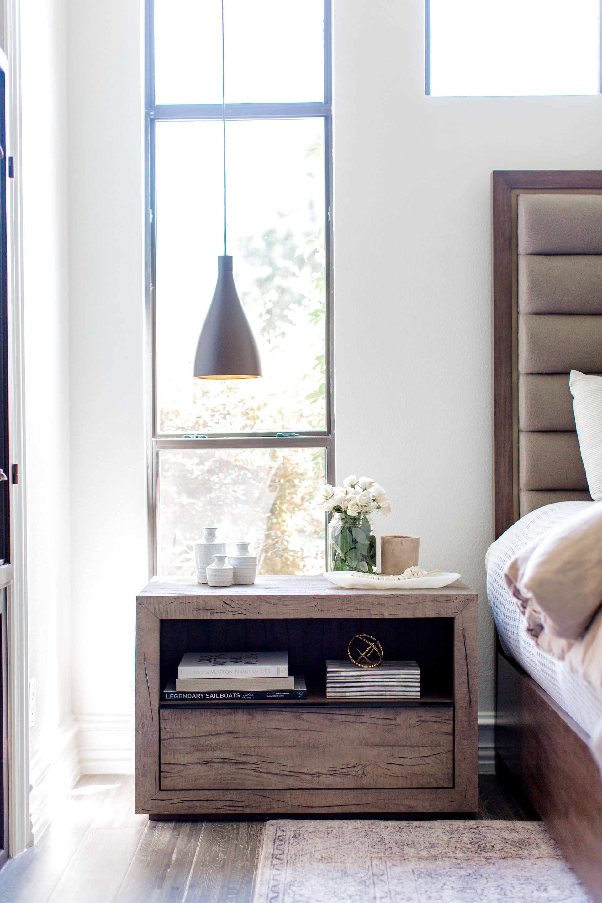 Bedroom design by Laura Design and C