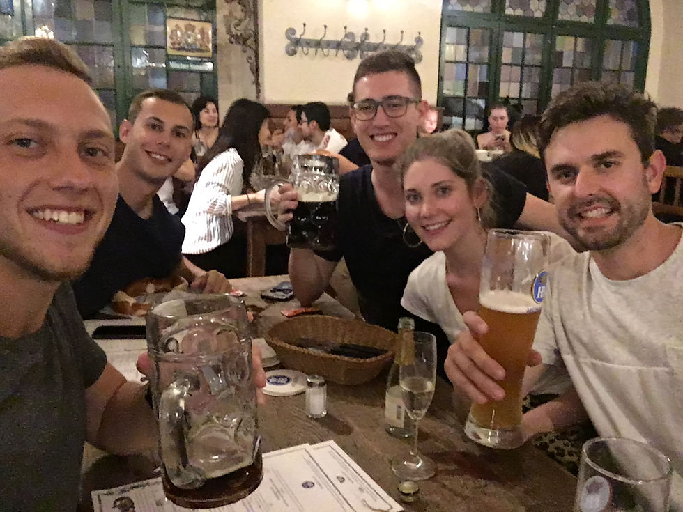 HOFBRÄUHAUS MÜNCHEN - Casal em trip