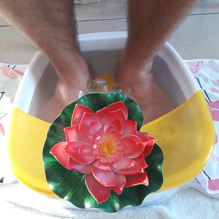 Prendre soin de ses pieds soulage les tensions du corps et leurs redonnent une mise en beauté.