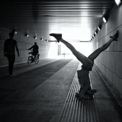 mikulik_lifestyle/ headstand lover