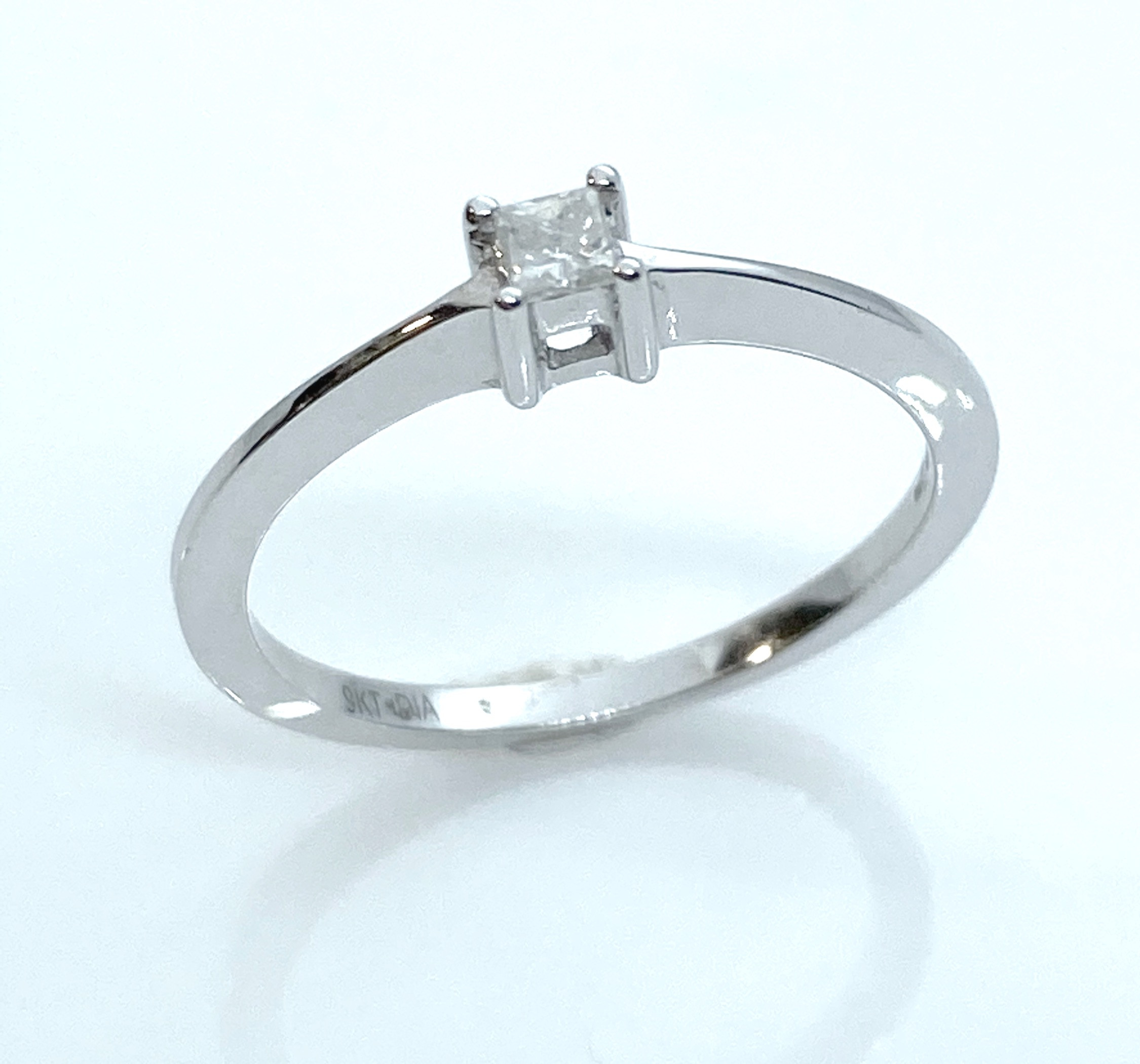 9ct white gold 0.10ct diamond princess cut ring