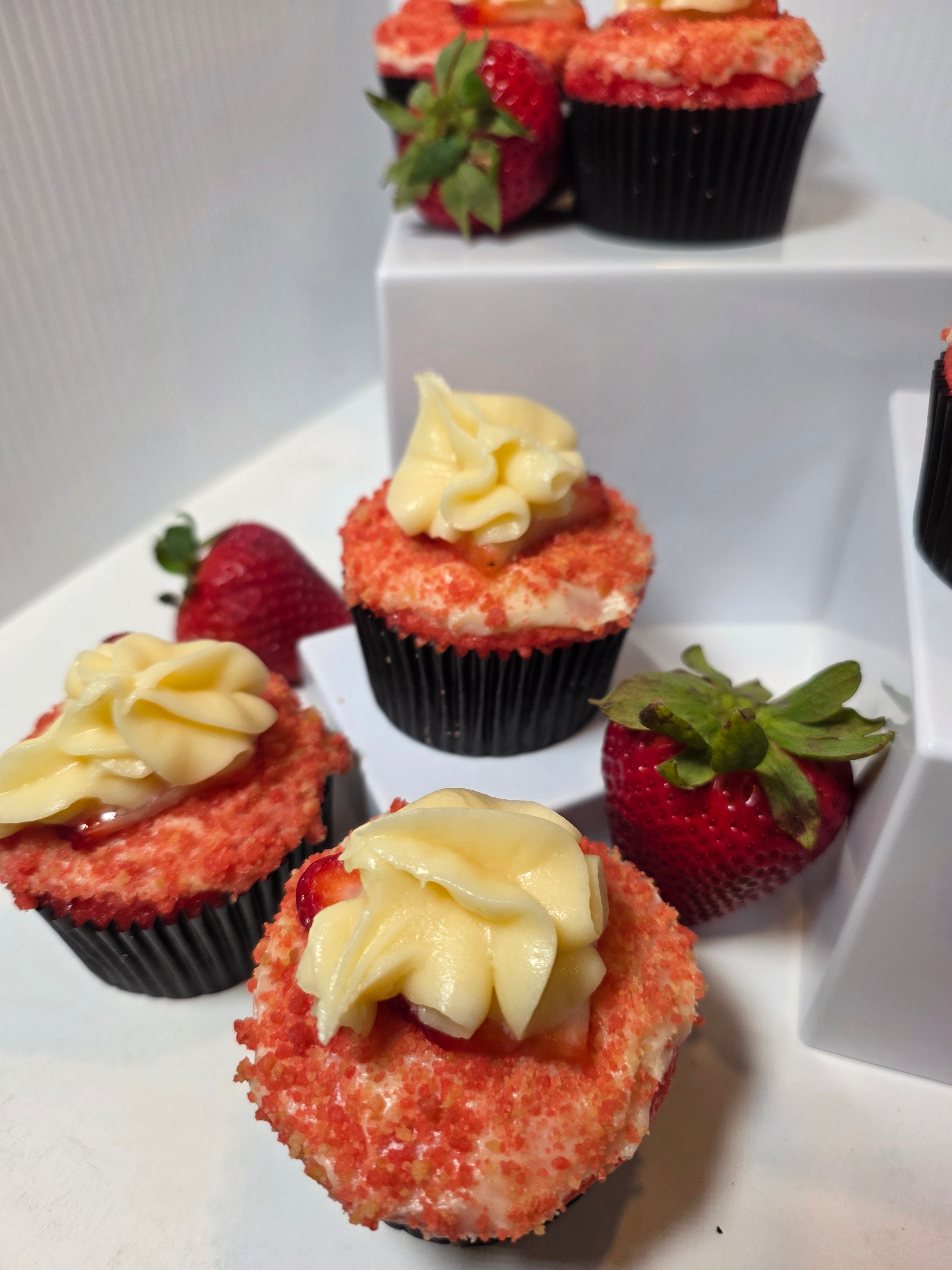 Strawberry Crunch - cupcake