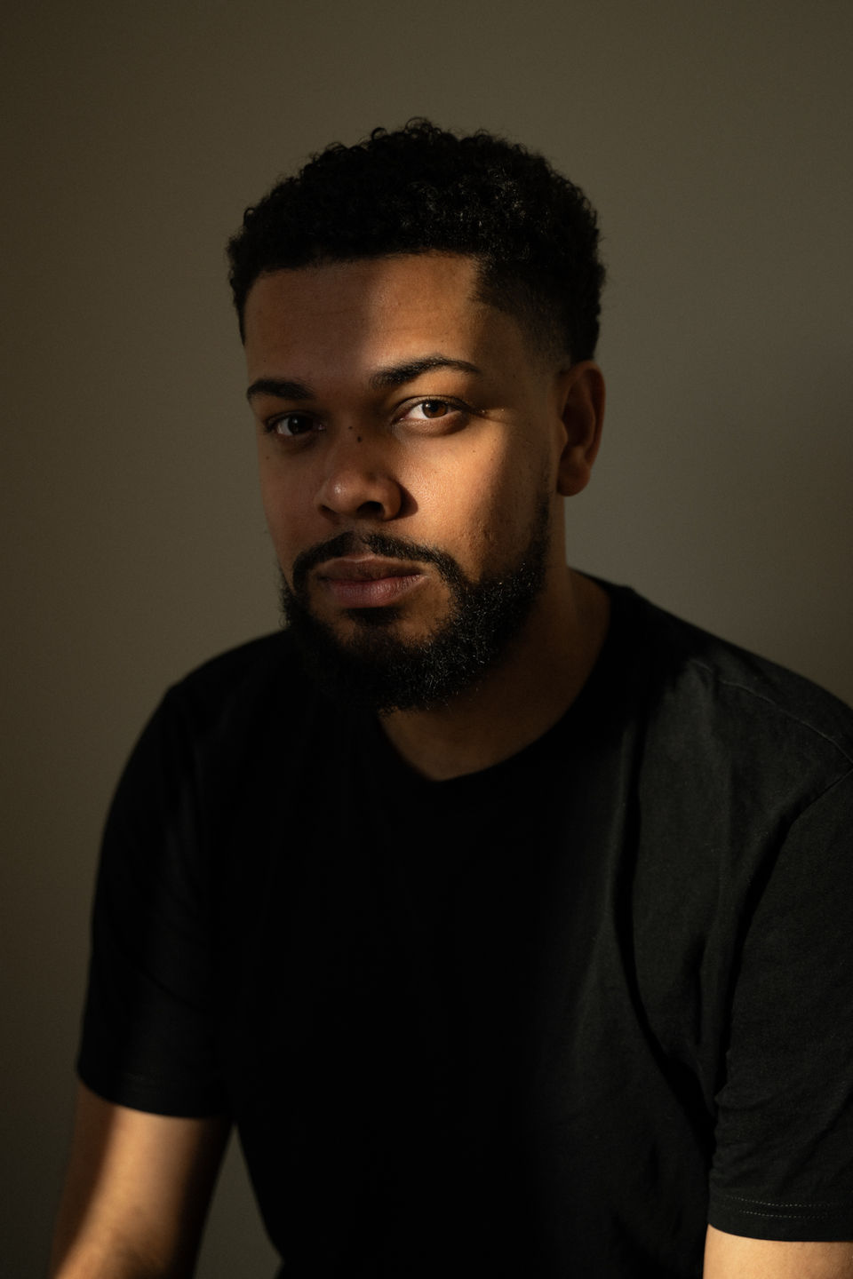 Professional acting headshot of actor Neil Reynolds. Authentic studio portrait photography for casting and talent branding by Patryk Majewski at Patryk Creative.