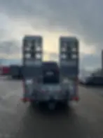 arbeitsbühnentransporter-heck-ansicht.webp