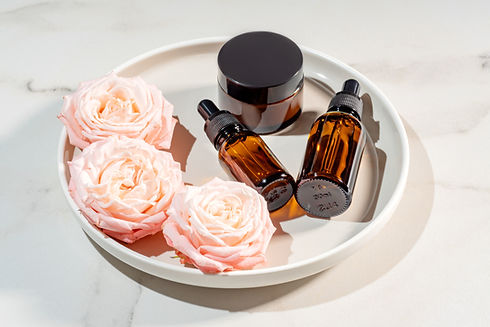 vecteezy_set-of-amber-glass-cosmetic-bottles-on-ceramic-tray-dropper_38077472.jpg