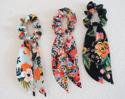 SCRUNCHIES FLORALES