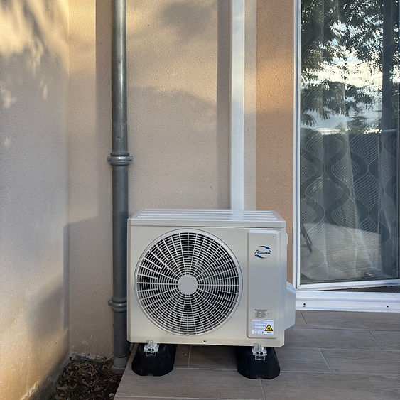 unite-exterieure-climatisation-airwell-terrasse-maison-foix.jpeg