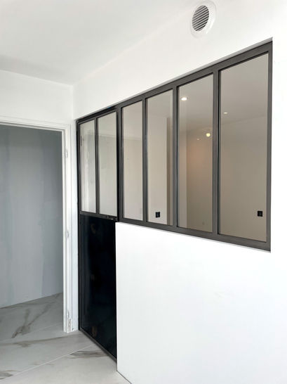 Porte et verrière sur mesure en métal noir