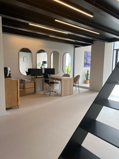 Mezzanine, verrières & escalier pour une agence immobilière