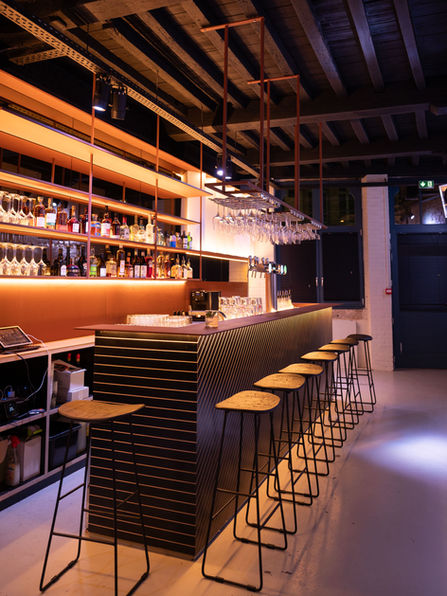 conception d'un bar en bois et métal pour le Bar Maloot à Lille