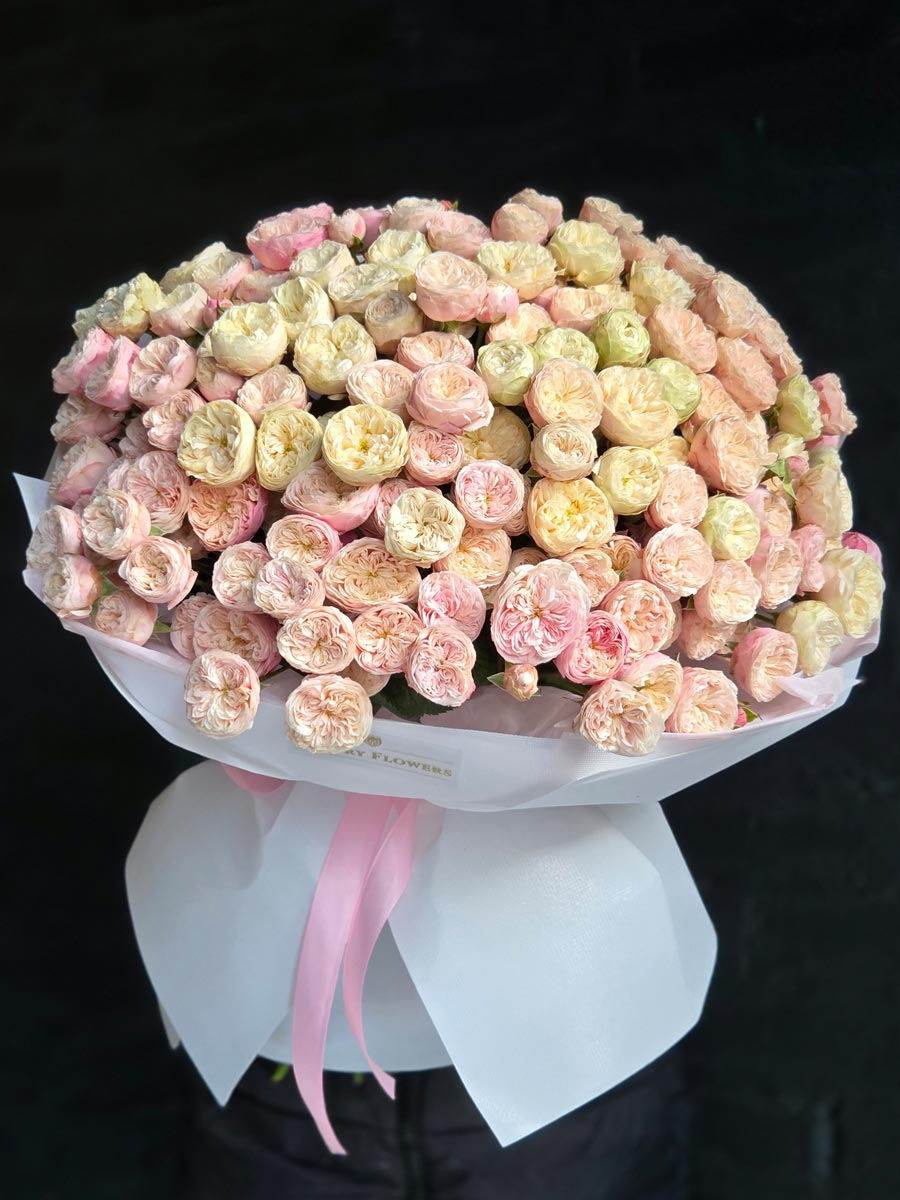 Букет з піоновидних троянд (B061)