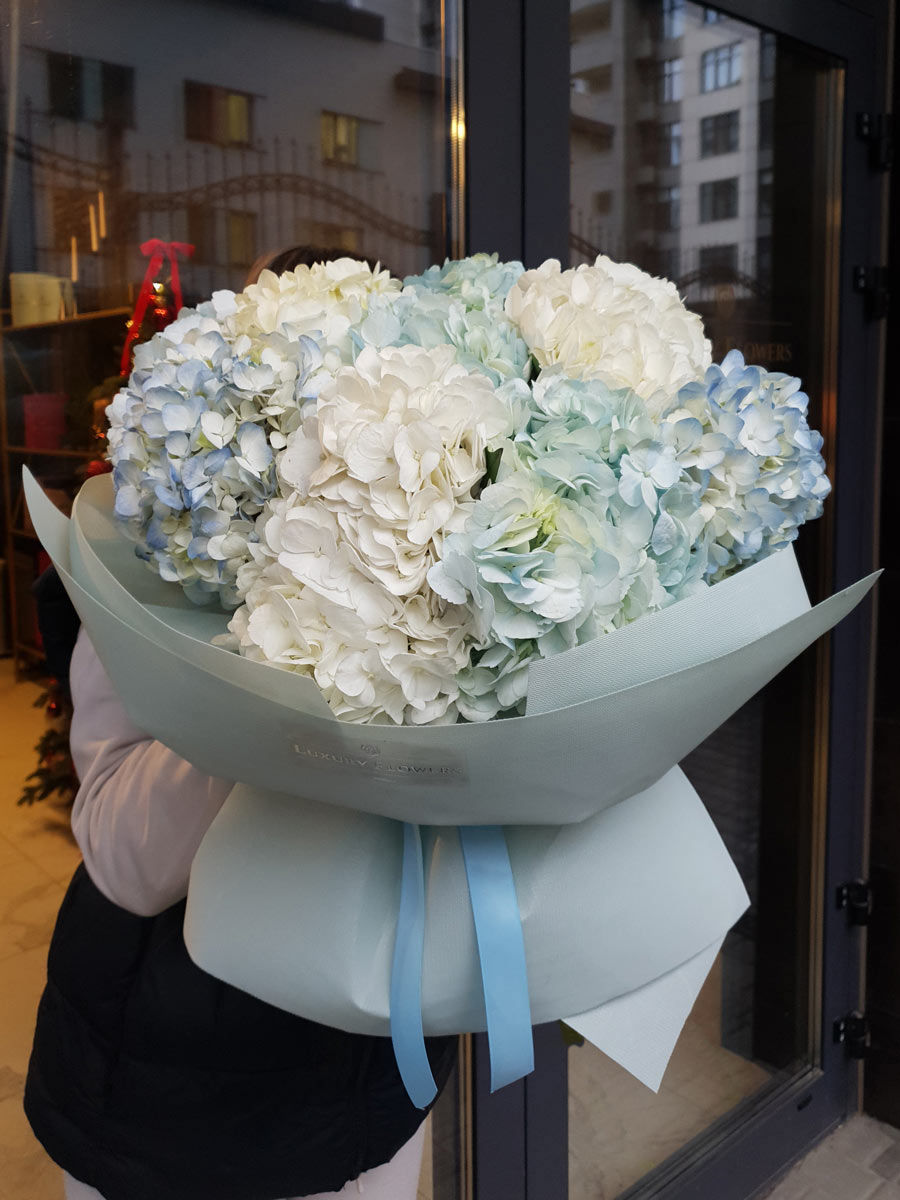 Букет з 15 гортензій