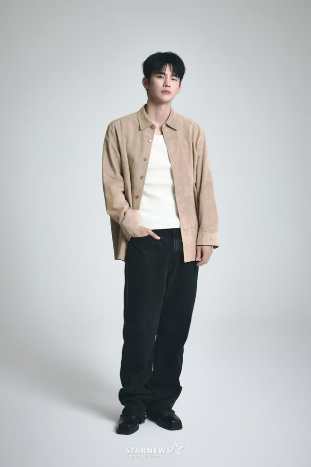 L'acteur Seo In-guk, de la série tvN « Go to Work », pose pour une interview qui s'est tenue le 29. / Photo : Story J Company / 29/07/2026 / Crédit photo : Kim Hwi-seon hwijpg@