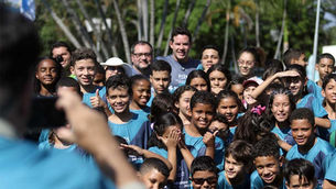 Thiago Pereira participa de festival de natação em Volta Redonda (RJ)