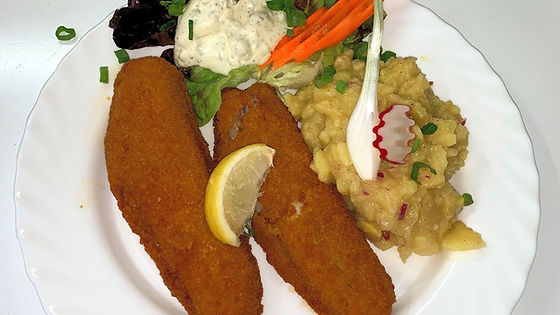 8.Seelachsfilet gebacken mit Remouladensauce und Kartoffelsalat