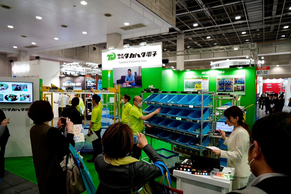 関西物流展で出展した仕分けの賢者「マルチロケガイドDPS」と充電機能付きラック