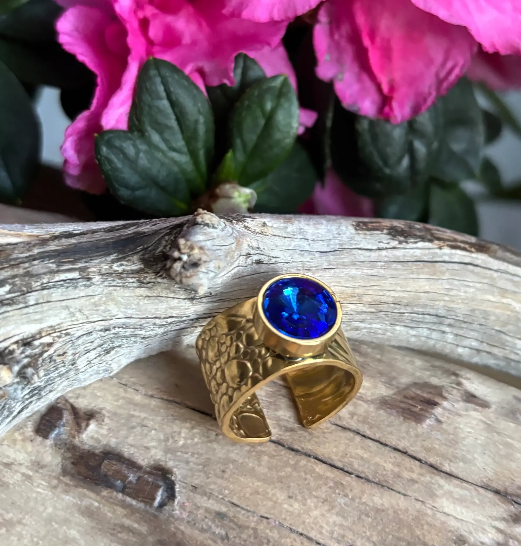 18ct Gold Plated Blue Cubic Zirconia Textured Band Ring