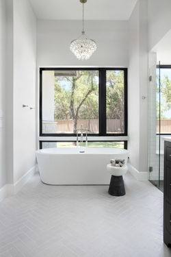 Leander Cove Owners Bath