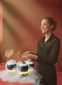 rode lounge met cocktails.png