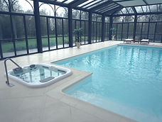 Piscine sous véranda chez Piscines & Bains