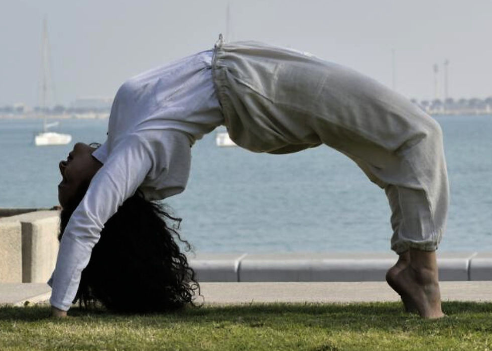 "Students practicing yoga at Om Ashram – GlobalYogaTeacher 200hr Yoga Teacher Training program offering certified courses in yoga, meditation, mindfulness, and holistic wellness worldwide."