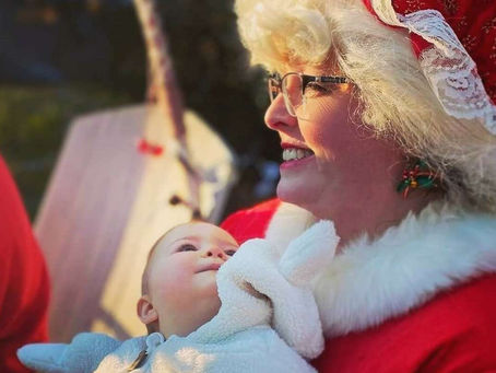 Fairfield's Mrs. Claus brings joy to children for 25 years: 'Now I get to be everybody's grandma'
