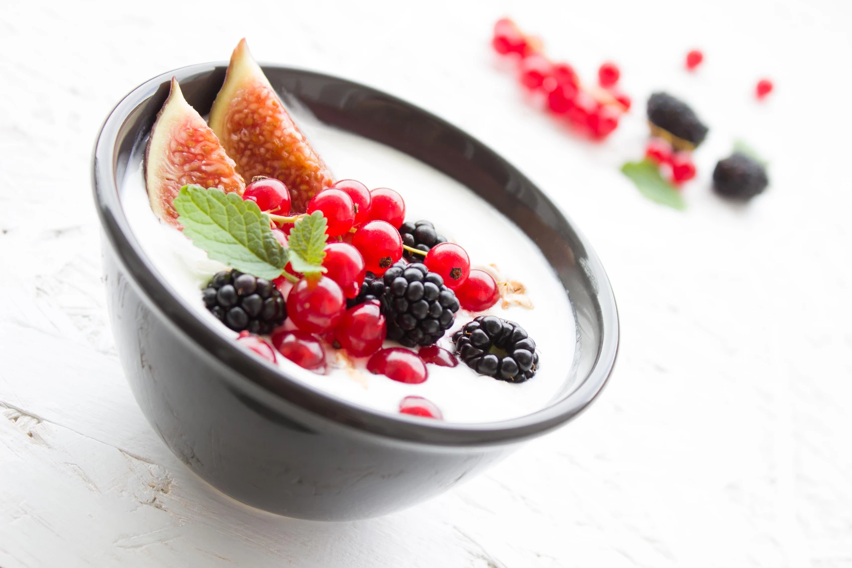 Scientific evidence confirms: Berries boost brain health & memory, preventing age-related decline. Rich in antioxidants, they enhance cognition & motor control. Incorporate berries into your diet for a healthier brain. Start today for a better tomorrow. Here's to your health!