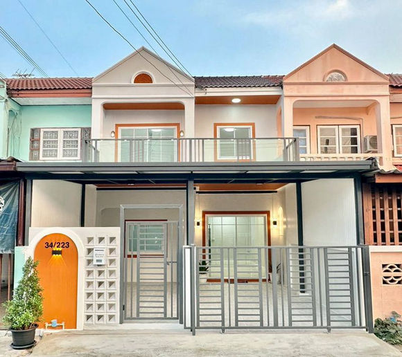 หน้าบ้านกิตติยารักษ์ นนทบุรี