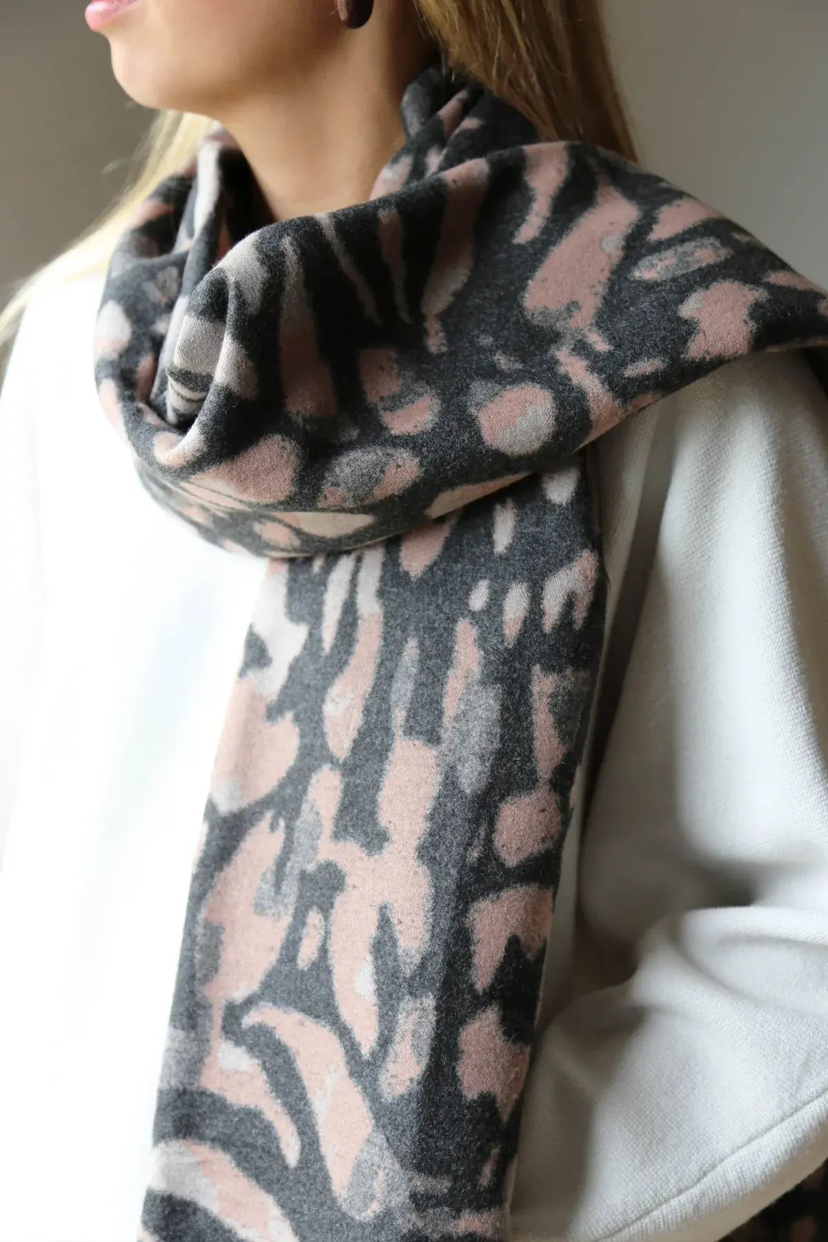 Tutti & Co Leo Scarf
