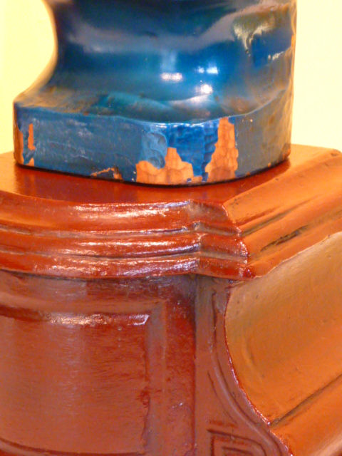 Miniatura: PAR DE FIGURAS DE MADERA TALLADA Y PINTADA CON SUS BASES DE YESO PINTADO