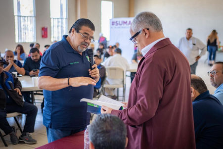 Atiende Alfredo Álvarez invitación de líderes vecinales y transportistas