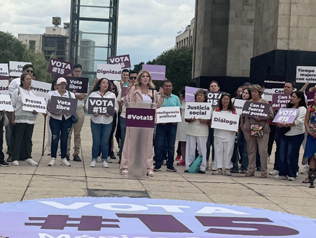 Mónica Güicho graba mensaje final de campaña en el Monumento a la Revolución acompañada de líderes y colectivos ciudadanos