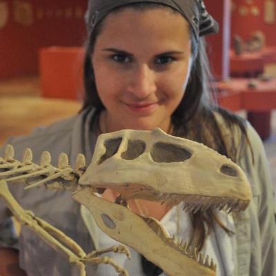 Profa. Dra. Aline Marcele