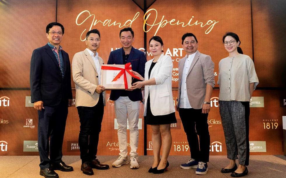 From left: Mr Yandramin Halim, APAC Regional Head, Faber-Castell, Mr. Zak Lo, Founder and Gallery Director, LivingwithArt Singapore, Mr. Eric Chua, Senior Parliamentary Secretary for Culture, Community and Youth, and Ministry of Social and Family Development, Ms Julie Zhu, Artist, Mr Alfred Neo, China/APAC Sales Director, Philip Jeffries and Ms Sara Ang, Director, Synergraphic Design