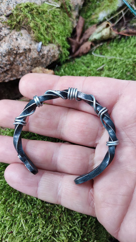 Bracelet forgé à la main avec fil de fer Idunn Forge