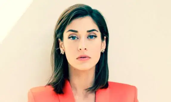 lizzie caplan