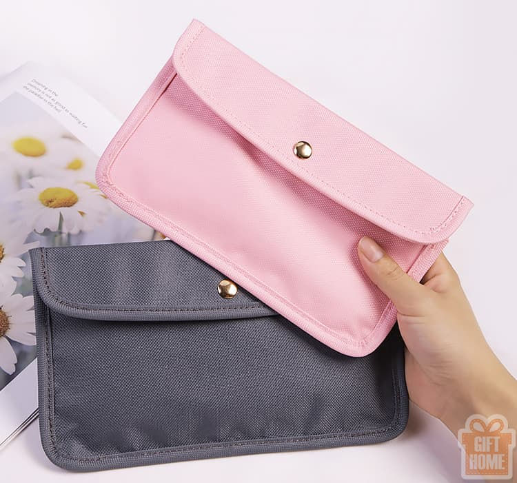 Thumbnail: Portable mask storage bag