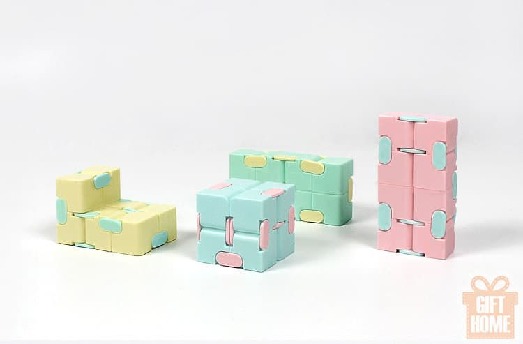 Thumbnail: Creative decompression cube